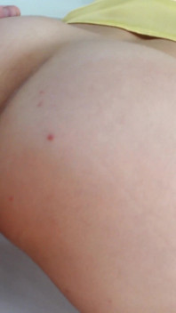 Cerita cuckold: Hotwife ditutup mata dikongkek oleh kawan suami!