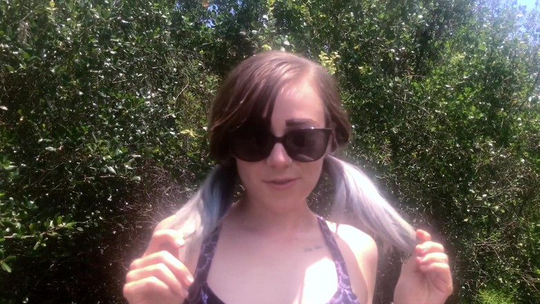 kactus kutie: At kuyruklu kız ormanda işiyor