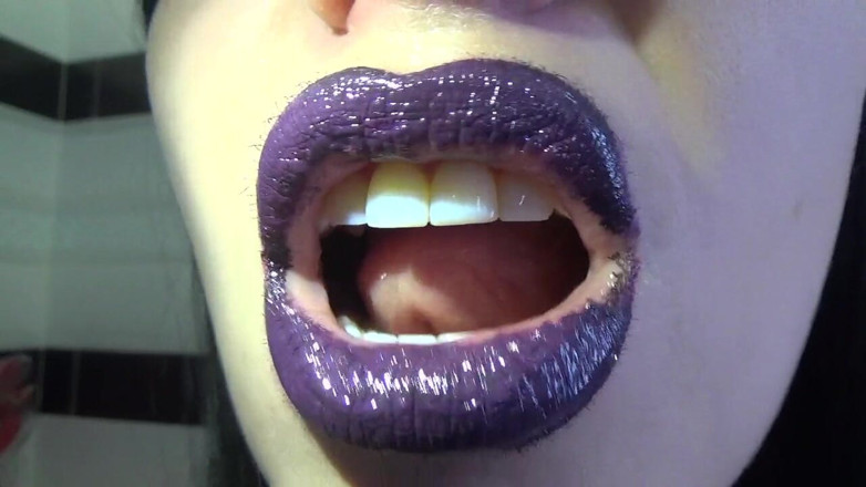 Goddess Misha Goldy: Labios brillantes de púrpura! ¡Besos y fetiches de cara de pato!