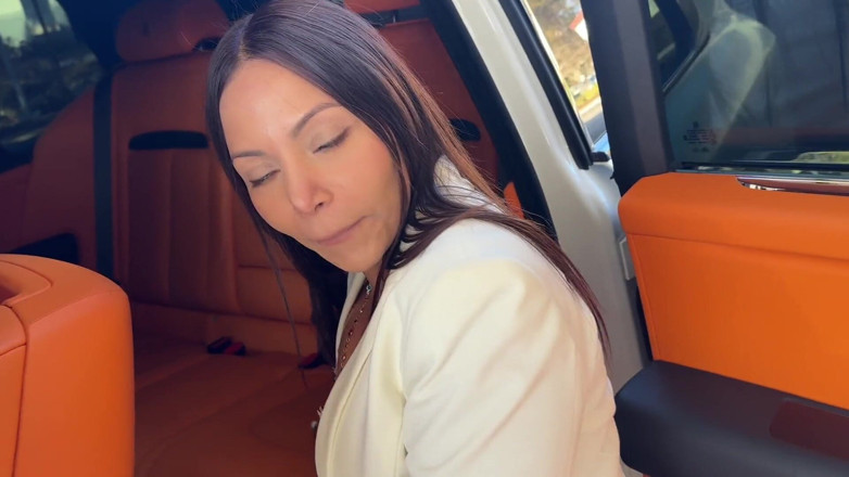 BrandySalazar: Cewek semok latina yang lagi sange ini diajak ngentot dan...