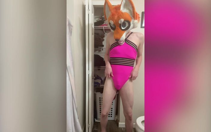 FoxieHikari: Foxxo 在粉红色的Swimsuit.mp4脱衣舞