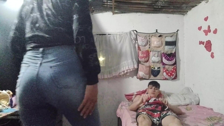 Artemisa74: Madrastra ¿Por qué grabas tu celular? - Relájame a mi amor, solo...