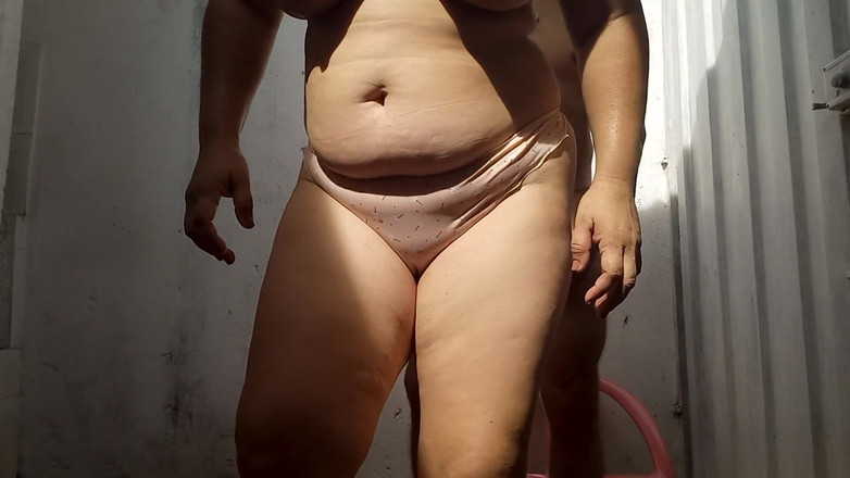 Valkyrieandluigy: Moglie matura fa un pompino