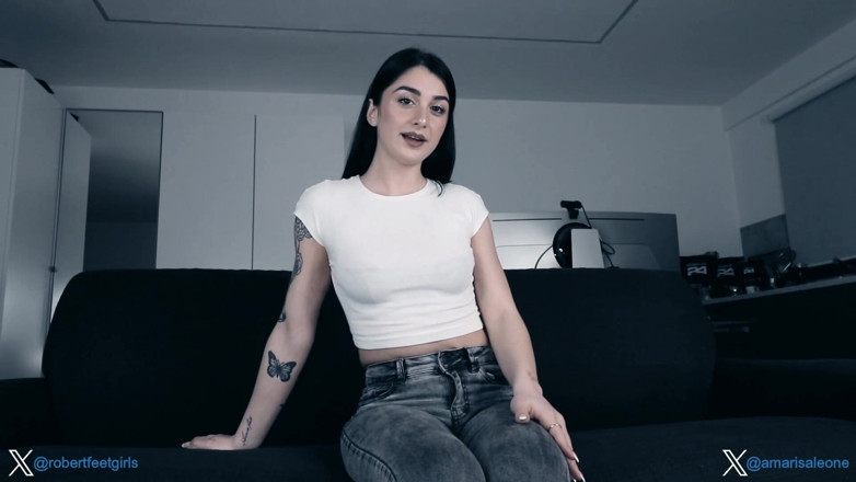 Robertfeetgirls: Interview Young Model with Wide Soles in Front of the...