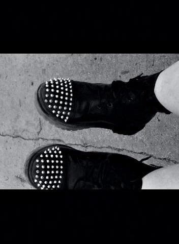 BBW nurse Vicki adventures with friends: Наряд Warthogs Spike boot проти веселих фотографій, встановлених у відео