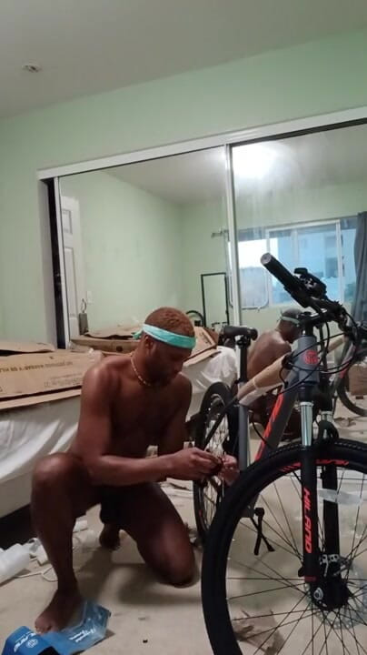 Kennie Jai: Construcție de bicicletă goală