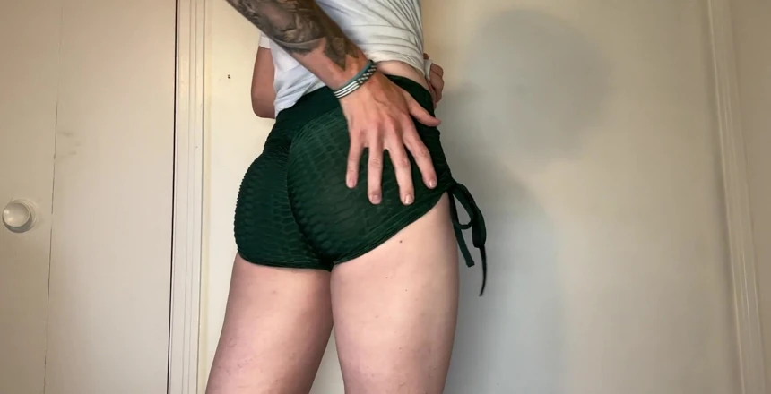 Little Butt: 试穿新内裤