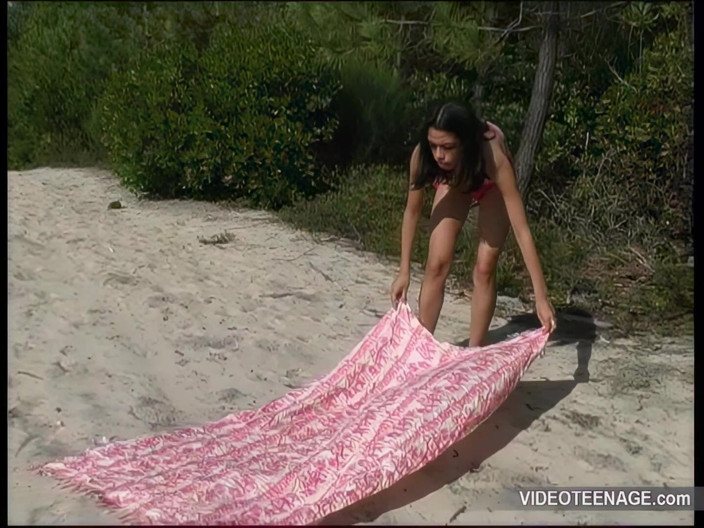 Videoteenage: Cute Lovely 18 Year Brunette Nude at Beach