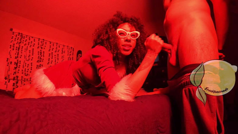 Frecklemonade: Frecklemonade Is Santas Little Helper