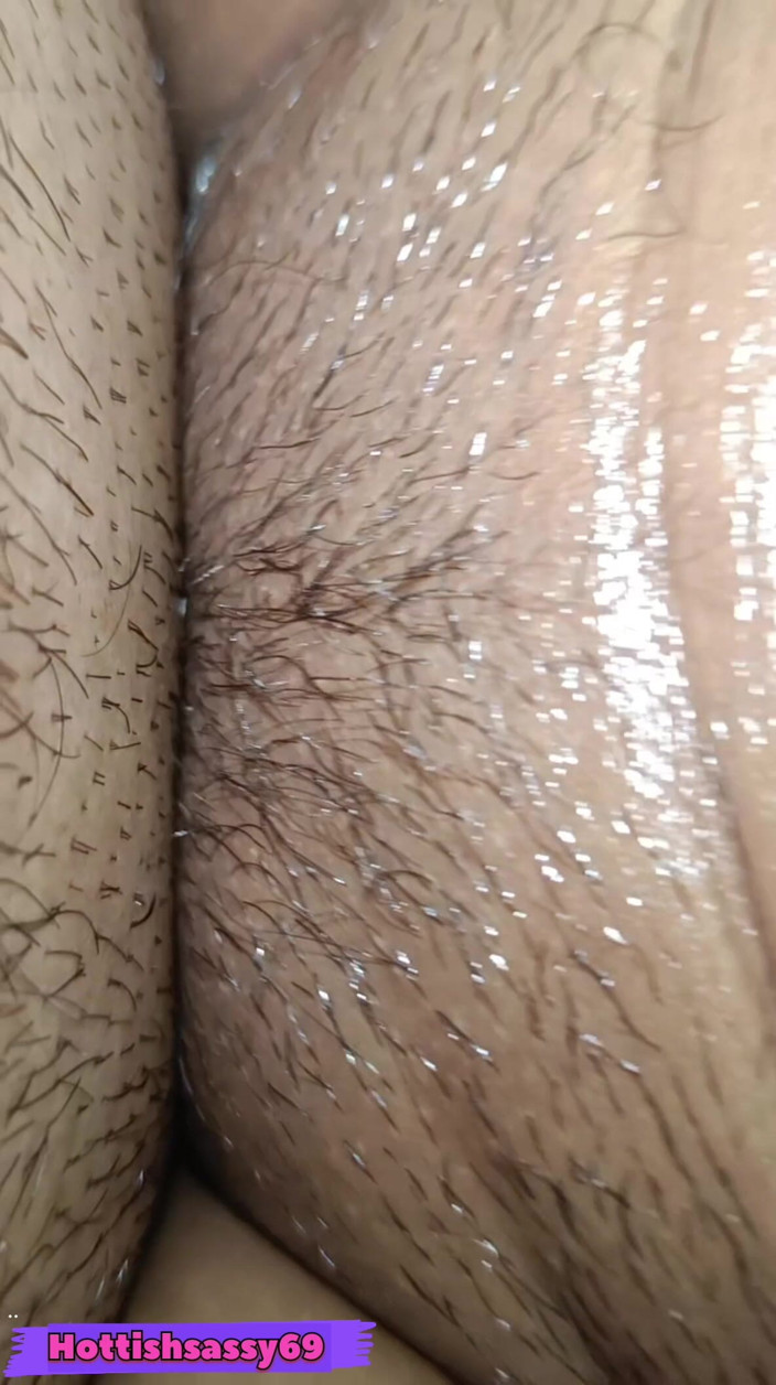 Hottishsassy69: Hintli edepsiz şımarık büyük yarakla sikişiyor ve adam Hintli kızı ıslak amına...