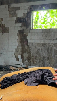 Üvey babamın çiftlik arazisinde büyük yaraklı bir adamla tanıştım