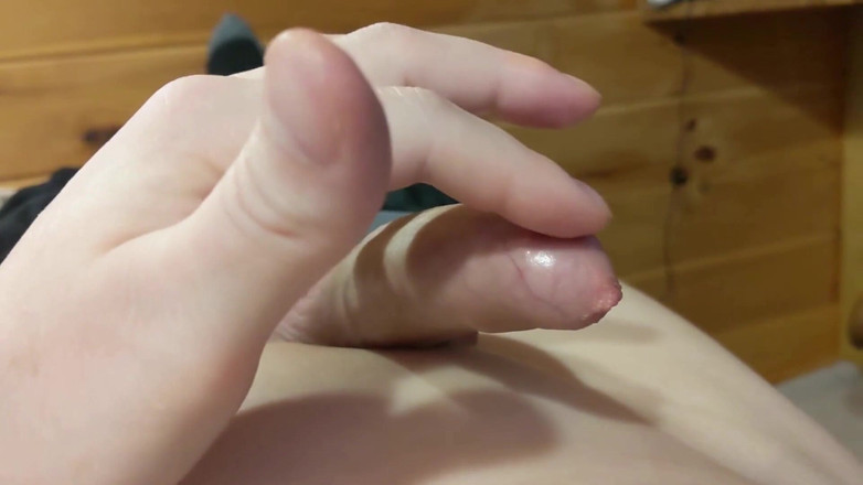 uncutcollegeguy: Chạy một ngón tay nhẹ nhàng trên con cặc nhạy...