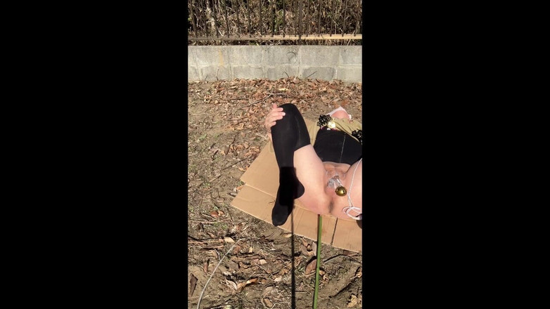 megu2002: 独立培训 NO100 在野外插入肛门和 Tuck Tuck 转子自慰