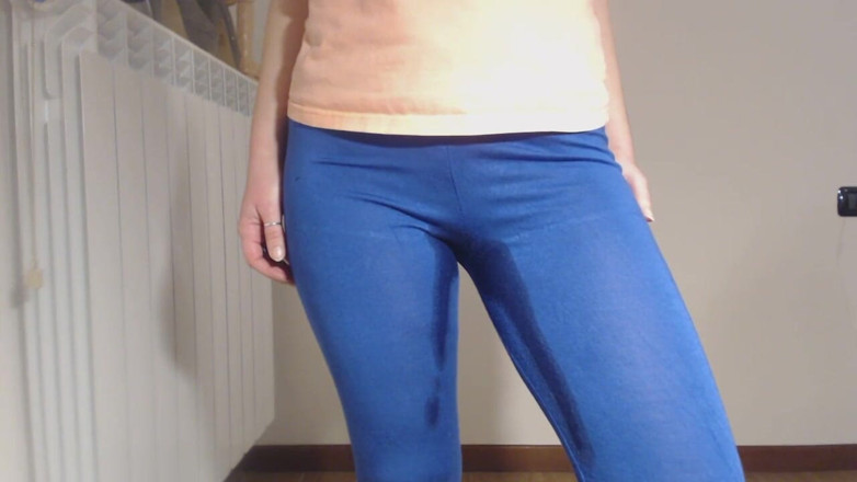 RavenBigAss: Orinar en pantalones sudorosos