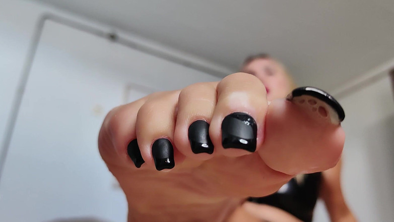 Goddess Lena: Anda adalah babi hamba kaki saya