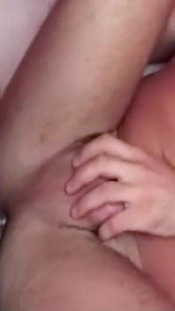 Suelen ladyboy nero scopata nel buco del culo stretto da ragazzi interrazziali