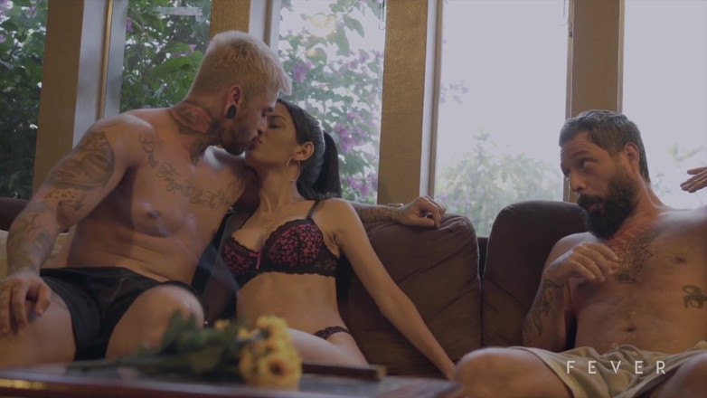 Fever Films: Morena disfruta de tu primer menage