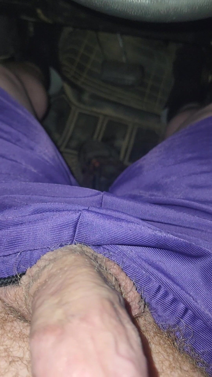 Djk31314: Sử dụng quần lót màu hồng để sục cu trong xe...