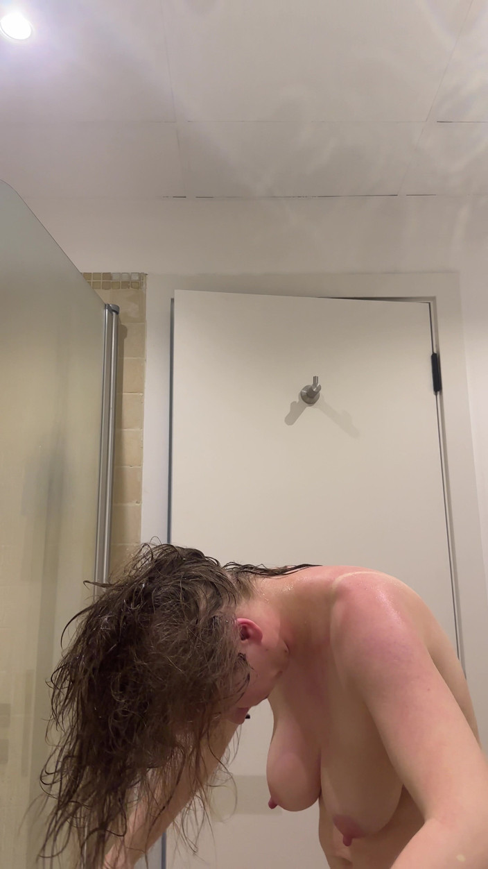SweetLucy96: I'm Into Sex in the Shower.