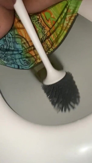 Elena917: Licking Hotel toilets, fuck with toilet brush and cum from...