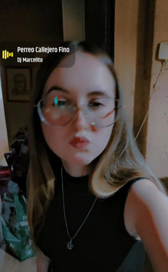 RavenHearth666VIP: Teenka v brýlích ukazuje