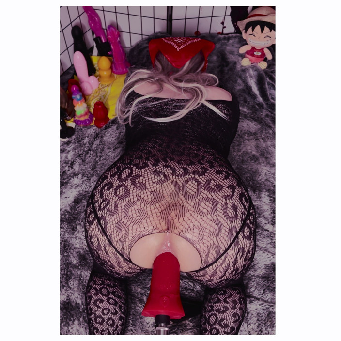 G8pess: La sissy femboy si scopa un dildo rapidamente