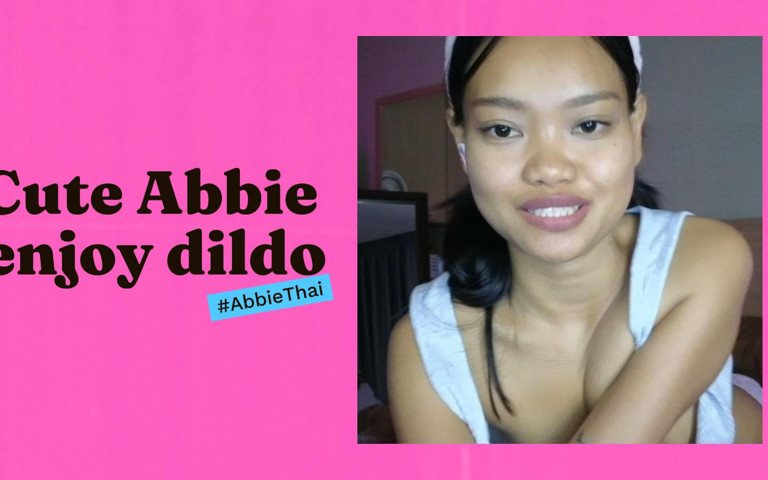 Cute Abbie Enjoy Dildo (Abbie Thai) Cute Abbie Enjoy Dildo (Abbie Thai)