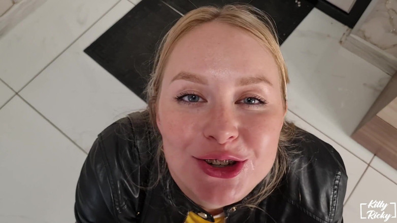 Kelsi69: Трахнул шлюшку в глотку от порога