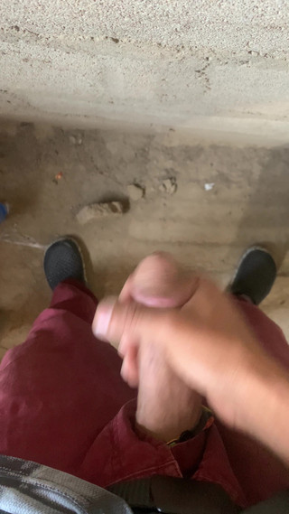 Preek Fans: 미완성 건물에서