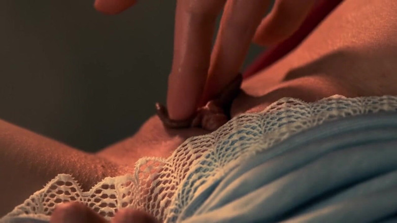 Love6969: Sexy masturbace s výstřikem pod sukni, dokonce i sousedé slyšeli