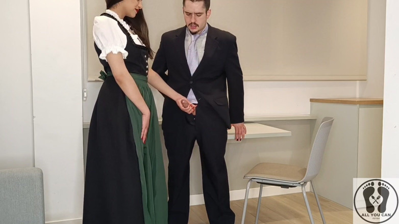 All You Can Fetish: Indossando un dirndl tradizionale austriaco lei lo sega
