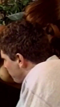 Büyük memeli zenci orta yaşlı seksi kadın amını derinden yalatıyor