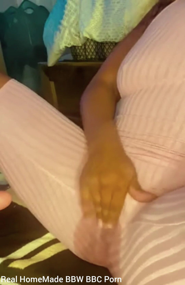 Super sexy ebony cuties: मेरी चूत रगड़ना मेरे शरीर का सूट पैर हिलाते हुए फुहार वाला चरमसुख फेंक दिया