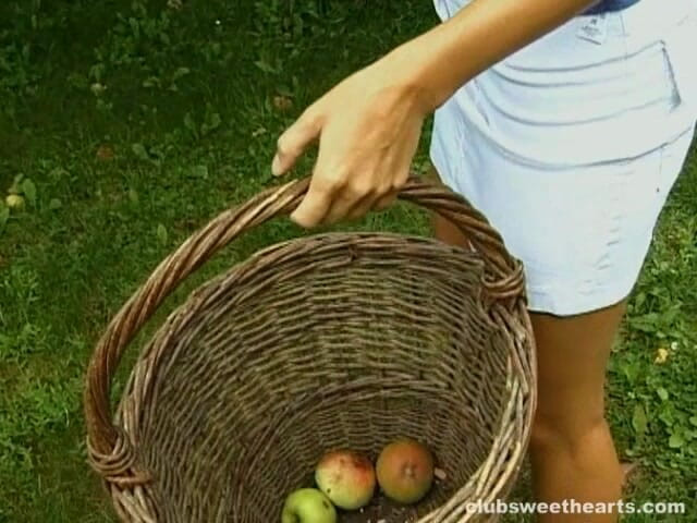 SkinnySweetHearts: Cindy Masturbates in the Garden Shed