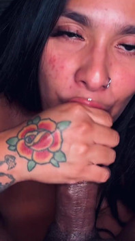 性感的胖拉丁女郎Space_cowgiirl的喉咙被摧残