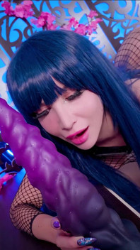 Verklig skakande orgasm med en enorm dildo Hinata Uzumaki