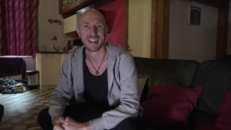 SEX WITH MY BEST FRIEND: Kevin knullad av sin vän yngre