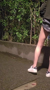 La pseudo-fille Tingxuan sortit en portant un cadenas de chasteté et utilisa un godemichet pour se faire jouir