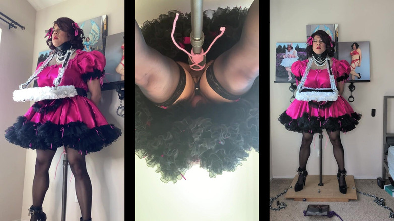 Sissy Candy: Sissy Služka s jejím servírovacím tácem jezdí na jejím dildo...