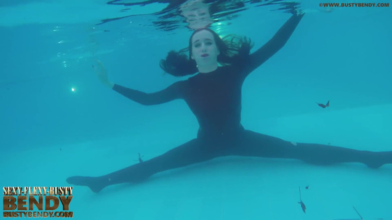 Fem Latex: erotic contortion bending outdoor
