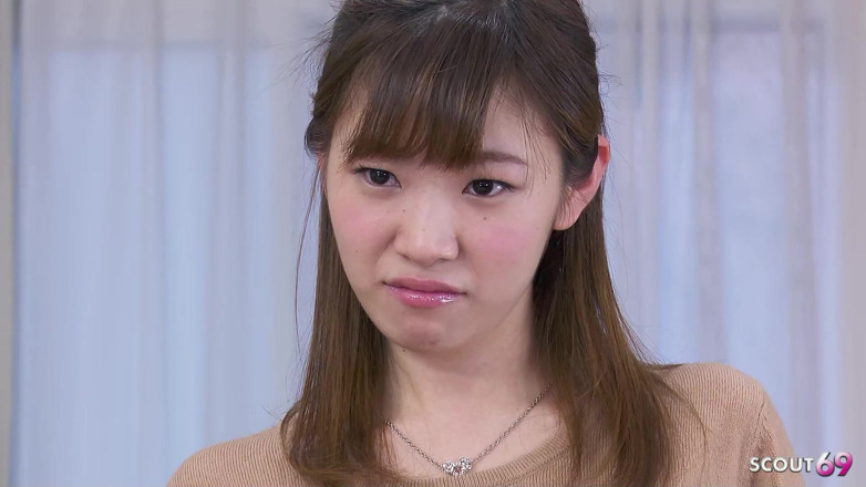 Asian porn collection: 쪼이는 무수정 털이 무성한 보지에 따먹히는 일본 여대생 Mayumi