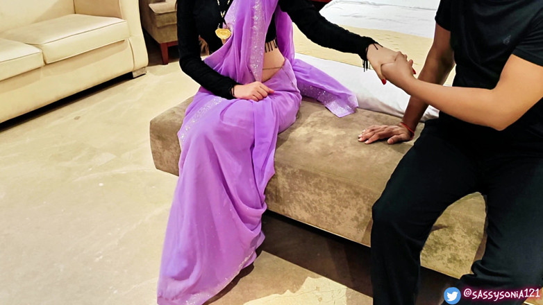Sassysonia: मेरे पति ने मुझे पकड़ा जबकि मैं उनके कमरे में अजनबी के साथ सेक्स कर रही हूं।