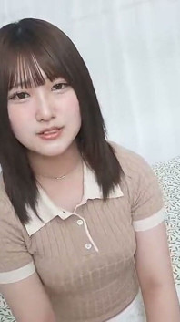 Fair skinned niedoświadczona piękność uprawia seks ze starszym mężczyzną przed ciężkim creampie hodowlanym1st
