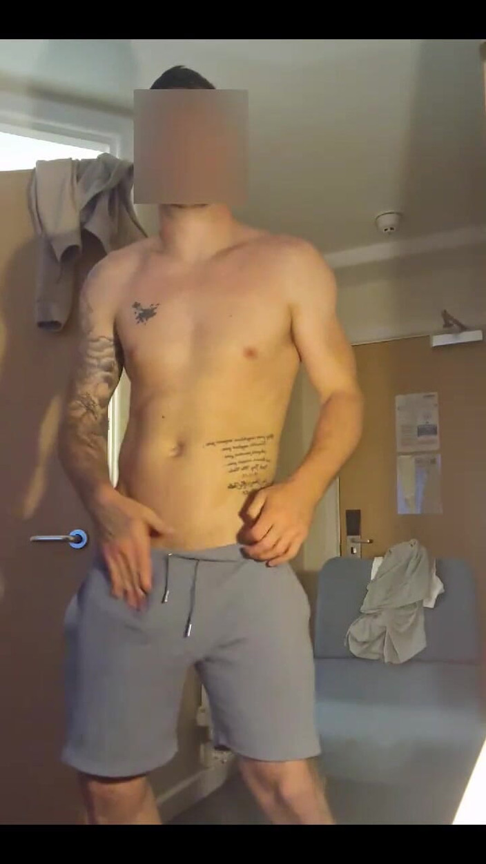 Englishtom20vip: Могу ли я раздеться для тебя, детка