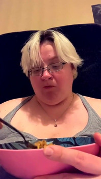 Bbwbootyful fanoušek požaduje jíst špagety