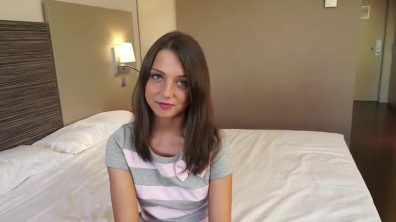 Backdoor Films: Carina bruna ragazza culo scopata sul casting