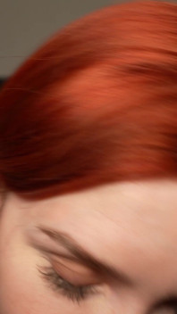 Una chica con pecho desde el punto de vista te ayudará a vaciar los huevos rápido