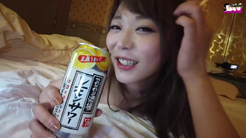 Studio JAV Launcher: Fröhliche bürodame grins nimmt es zur Basis und genießt ein...