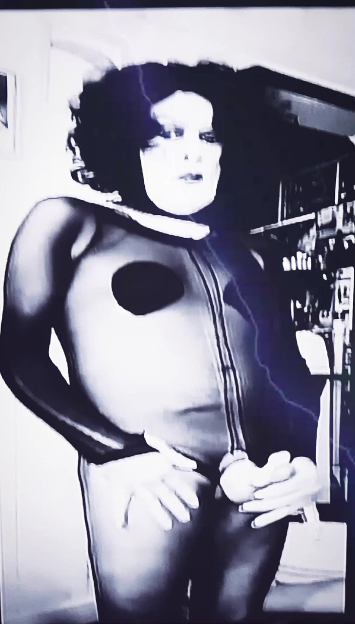 Bizzarra studios: Retro TV Kink