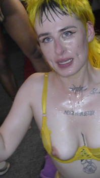 Lana Banana için ilk bukkake yüze boşalma